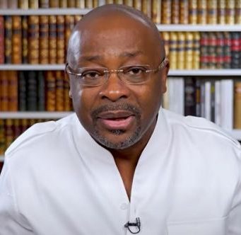 ALAIN FOKA, le journaliste camerounais au cœur d’accusations controversées au Togo